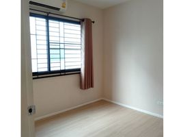 3 Bedroom Townhouse for sale at Baan Klang Muang Rattanathibet , Bang Kraso, Mueang Nonthaburi