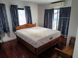1 Bedroom Condo for rent at Saladaeng Executive, Si Lom