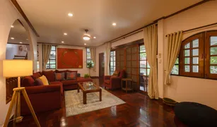 4 Bedrooms House for sale in Huai Khwang, Bangkok 