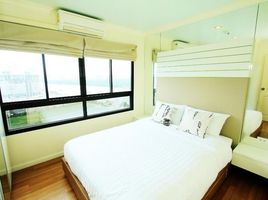 2 Schlafzimmer Wohnung zu verkaufen im Lumpini Place Narathiwas-Chaopraya, Chong Nonsi