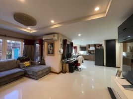 4 Schlafzimmer Villa zu verkaufen im Laddarom Elegance Rama 5-2, Bang Khun Kong, Bang Kruai, Nonthaburi