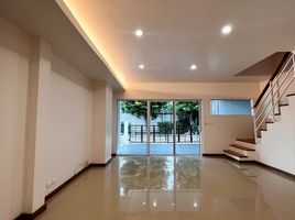 3 Bedroom Townhouse for sale at The Trust Town Ratchapruk-Rattanatibet, Om Kret