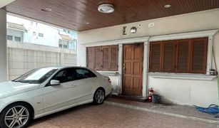 4 Bedrooms House for sale in Din Daeng, Bangkok 