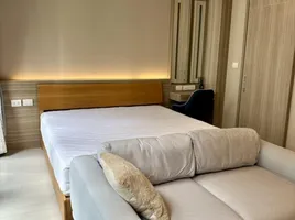 Studio Condo for rent at Noble Ploenchit, Lumphini