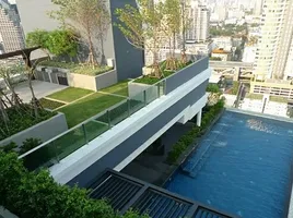 Студия Кондо в аренду в Life At Sathorn 10, Si Lom