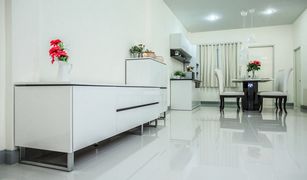 3 Bedrooms Townhouse for sale in Bo Phlap, Nakhon Pathom Baan Klangsuan Bouplub