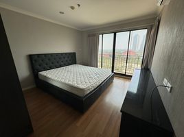 3 Bedroom Condo for sale at Lumpini Place Narathiwas-Chaopraya, Chong Nonsi