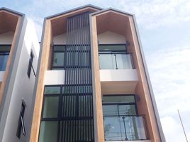 4 Bedroom House for sale at Modern Life HOME @ Sutthisan, Sam Sen Nok