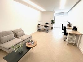 30 m² Office for rent at Glow Sukhumvit 71, Khlong Tan Nuea