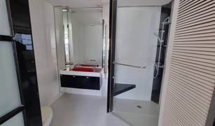 Khlong Toei, ဘန်ကောက် Lake Green Condominium တွင် 2 အိပ်ခန်းများ ကွန်ဒို ရောင်းရန်အတွက်