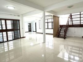 405 кв.м. Office for rent in Pracharat Bampen School, Huai Khwang, 