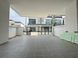 3 Bedroom Villa for sale at Garden Place Village, Thep Krasattri