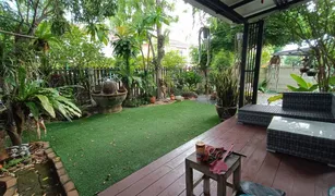 3 Bedrooms House for sale in Bang Krathuek, Nakhon Pathom Pornthawee Ban View Suan 