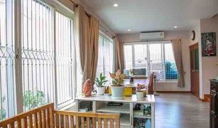 3 Bedrooms House for sale in Chomphon, Bangkok Lucky House Village