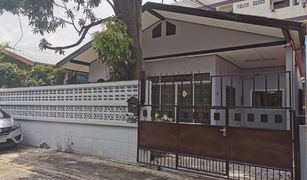 3 Bedrooms House for sale in Lat Phrao, Bangkok 