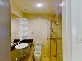 2 Bedroom Apartment for rent at S.V. Apartment, Lumphini