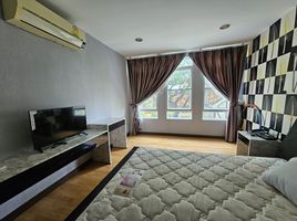 1 Schlafzimmer Wohnung zu vermieten im The Amethyst Sukhumvit 39, Khlong Tan Nuea