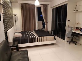 1 Bedroom Condo for rent at Supalai River Place, Bang Lamphu Lang, Khlong San