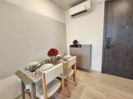 1 Bedroom Apartment for sale at XT Huaikhwang, Din Daeng, Din Daeng