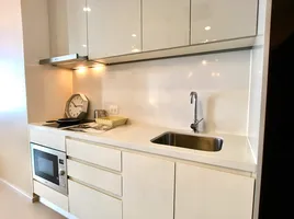 2 Schlafzimmer Appartement zu vermieten im Noble Ploenchit, Lumphini