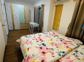 3 Schlafzimmer Reihenhaus zu vermieten im Pruksa Ville Chaofa-Thep Anusorn, Wichit