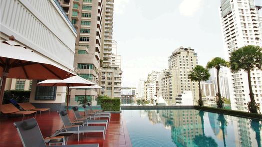 图片 1 of the Communal Pool at Q Langsuan