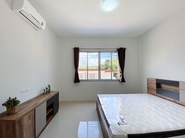 3 Schlafzimmer Reihenhaus zu vermieten im Garden Place Village, Thep Krasattri, Thalang