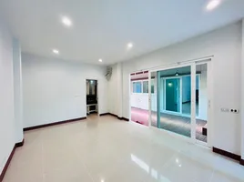 4 Schlafzimmer Haus zu verkaufen im Vararom Premium Watcharapol-Chatuchot, O Ngoen, Sai Mai