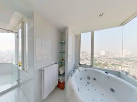 4 Bedroom Penthouse for sale at Watermark Chaophraya, Bang Lamphu Lang