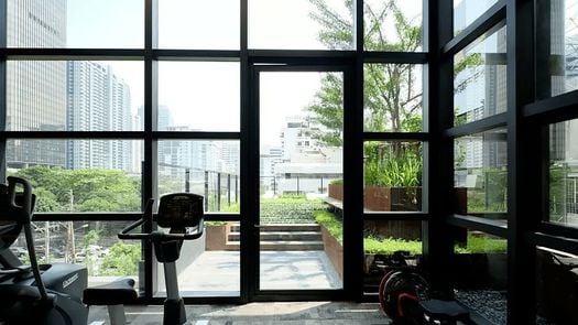 Фото 2 of the Communal Gym at The Lofts Asoke