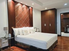 2 спален Кондо в аренду в Avenue 61, Khlong Tan Nuea, Щаттхана, Бангкок