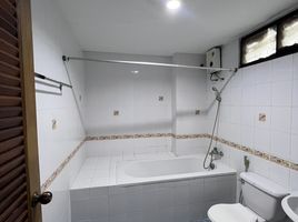 3 спален Квартира в аренду в Promsak Mansion, Khlong Tan Nuea