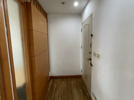 Studio Apartment for sale at Nusa State Tower Condominium, Si Lom
