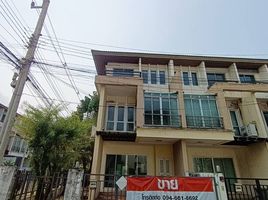 3 Bedroom Townhouse for sale at Vista Park Chaengwattana, Bang Talat