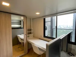 1 спален Кондо в аренду в Chewathai Residence Asoke, Makkasan