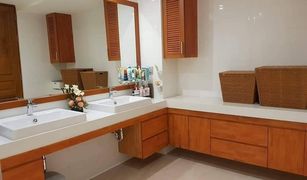 2 Bedrooms Condo for sale in Khlong Toei, Bangkok Lake Green Condominium