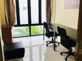 42 кв.м. Office for rent in Mueang Chiang Mai, Чианг Маи, Suthep, Mueang Chiang Mai