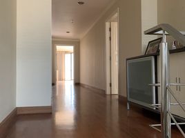 2 Bedroom Condo for rent at New House Condo, Lumphini