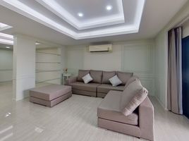 2 спален Кондо в аренду в M Towers, Khlong Tan Nuea