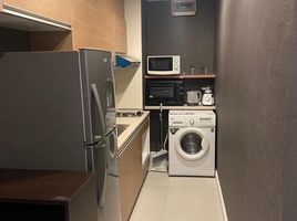 1 спален Кондо в аренду в Le Luk Condominium, Phra Khanong Nuea