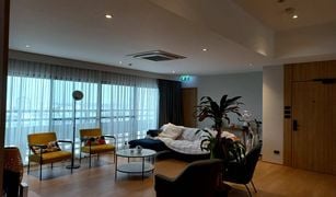 2 Bedrooms Apartment for sale in Khlong Tan Nuea, Bangkok Silver Hill Residence