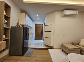 Studio Apartment for sale at Bodin Suite Home, Phlapphla