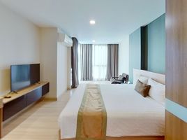 1 Schlafzimmer Appartement zu vermieten im Ramada by Wyndham Ten Ekamai Residences, Phra Khanong Nuea, Watthana