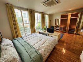 4 спален Таунхаус в аренду в Baan Klang Krung (British Town -Thonglor), Khlong Tan Nuea