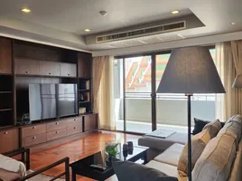 2 Bedroom Apartment for rent at Monet House Apartment, Lumphini