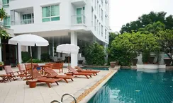 图片 3 of the 游泳池 at The Bangkok Sukhumvit 61