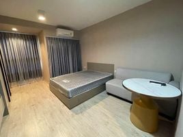 Studio Appartement zu vermieten im Ideo Sathorn Wongwianyai, Khlong Ton Sai