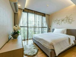 2 Schlafzimmer Wohnung zu vermieten im Via Botani, Khlong Tan Nuea