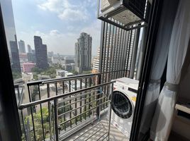1 Schlafzimmer Appartement zu vermieten im Maru Ekkamai 2, Khlong Tan Nuea