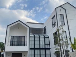 4 Bedroom Villa for sale in Thon Buri, Bangkok, Thon Buri